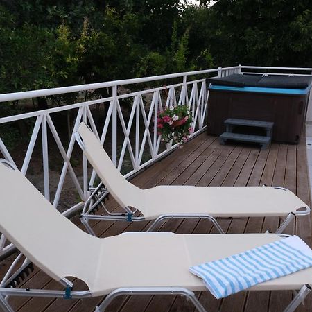 Luxury Fani House Next To Harbor Area With Jacuzzi Leilighet Paphos Eksteriør bilde