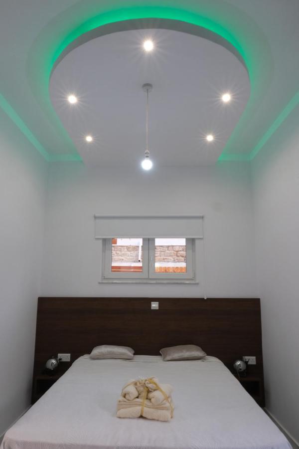 Luxury Fani House Next To Harbor Area With Jacuzzi Leilighet Paphos Eksteriør bilde