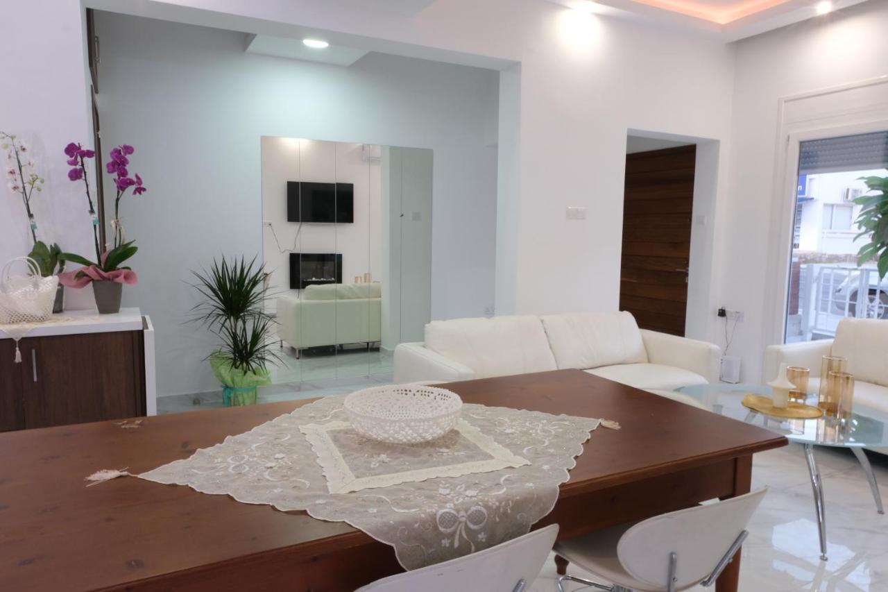 Luxury Fani House Next To Harbor Area With Jacuzzi Leilighet Paphos Eksteriør bilde